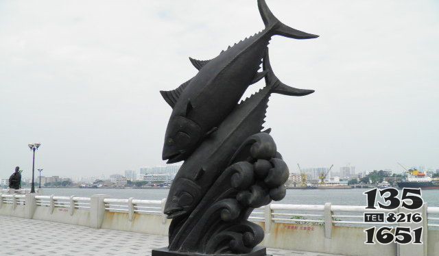公園魚戲水銅雕 圖片
