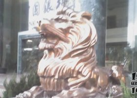 趴著的西洋獅子銅雕 