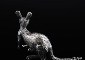 江鎮(zhèn)公園袋鼠動物銅雕 袋鼠雕塑作品公園澳大鴕鳥