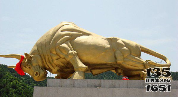 廣場(chǎng)黃銅奔牛銅雕 圖片