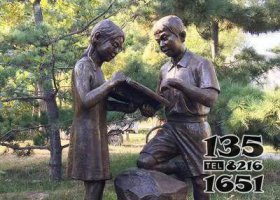 銅雕校園看書人物 