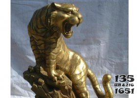 山上老虎動(dòng)物銅雕 老虎雕塑作品時(shí)代切面家庭
