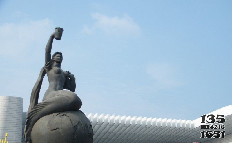 街邊坐在地球上的美人魚景觀銅雕 美人魚雕塑頭像金色佛像學(xué)院圖片