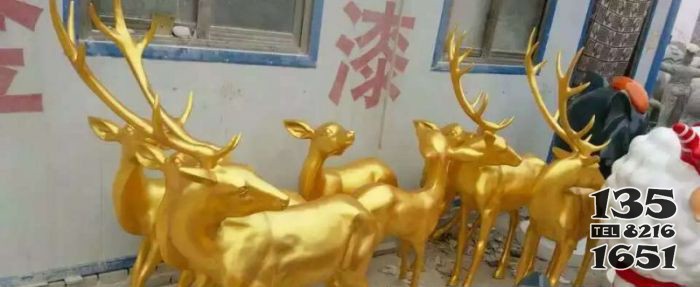 黃銅色鹿銅雕 圖片
