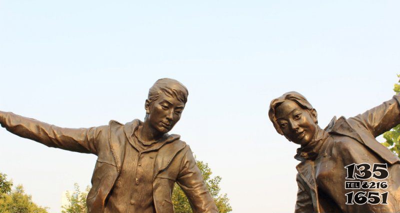 公園牽手的情侶人物銅雕 情侶雕塑動漫姿勢寓意娃娃圖片
