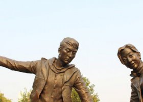 公園牽手的情侶人物銅雕 情侶雕塑動漫姿勢寓意娃娃