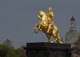 廣場(chǎng)騎馬的西方人物景觀銅雕 