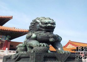 寺廟門口獅子銅雕 
