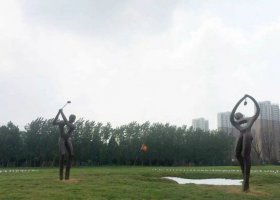 公園打高爾夫抽象人物銅雕 