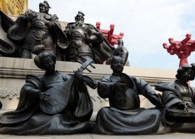廣場演奏的唐朝人物景觀銅雕 