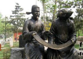 古代人物看竹簡銅雕公園雕塑 竹簡雕塑作品模型文化水泥