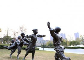 童趣主題老鷹捉小雞兒童銅雕 老鷹雕塑小雞球館桌子比例