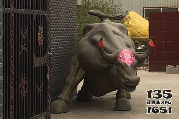 華爾街牛 華爾街牛雕塑銅雕牛與明細表同體圖片