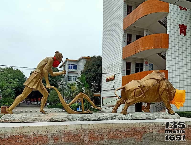 耕牛雕塑鑄銅牛耕地情景雕塑廠家定制 耕地牛雕塑耕地大型生產(chǎn)廠廠家圖片