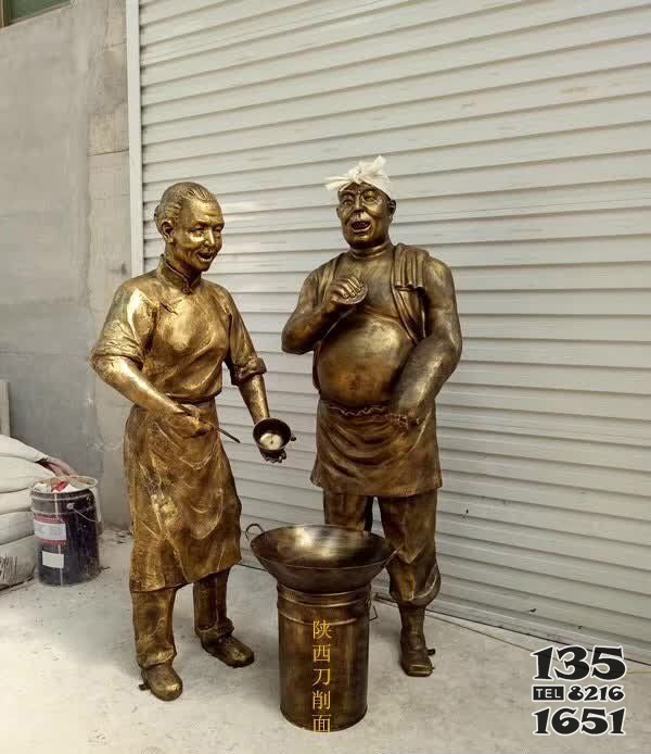 賣飯的老夫妻人物銅雕 圖片