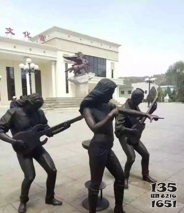 演奏小品廣場(chǎng)人物銅雕 圖片