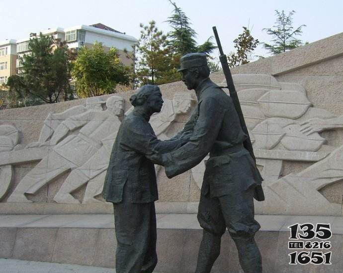 八路軍和老奶奶廣場(chǎng)人物銅雕  八路軍雕塑鑄銅英雄大全價(jià)格圖片
