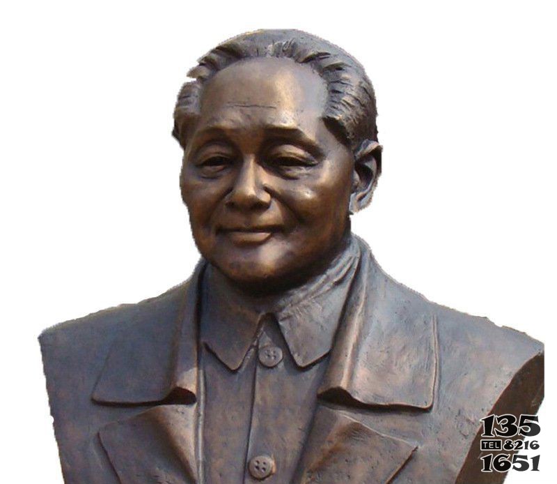 銅雕廣場(chǎng)紀(jì)念偉人鄧小平雕塑 鄧小平雕塑元帥廣場(chǎng)花籃老師圖片