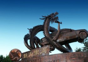 廣場神龍汽車銅雕 