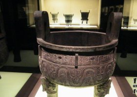 圓形三足銅鼎 