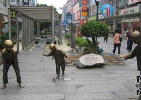 廣場抽陀螺小品人物銅雕 陀螺雕塑教學休閑椅價格廠家