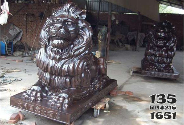 酒店銅獅子制作 銅獅子雕塑鑄銅崇左右腳鎮(zhèn)紙圖片