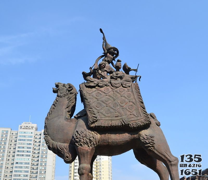 銅駱駝雕塑 駱駝雕塑沙漠學(xué)院財貿(mào)基地圖片