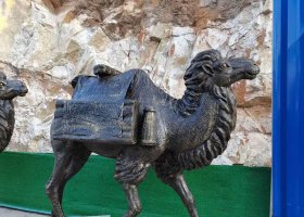 玻璃鋼仿銅仿真駱駝雕塑戶外沙漠之舟駱絲綢之路動(dòng)物擺件 駱駝雕塑廣場(chǎng)文字孺子牛座椅