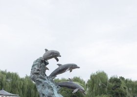 公園海豚動物銅雕 海豚雕塑工廠內(nèi)涵彩色池子
