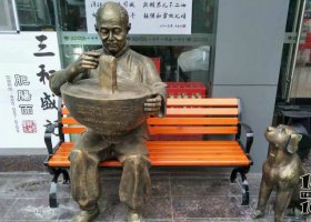 吃面的人物銅雕 