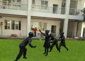 校園兒童玩老鷹捉小雞銅雕 老鷹雕塑寓意骨架沙子將軍