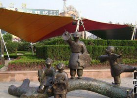 公園小孩放風(fēng)箏景觀銅雕 放風(fēng)箏雕塑公園地點(diǎn)作品時(shí)間