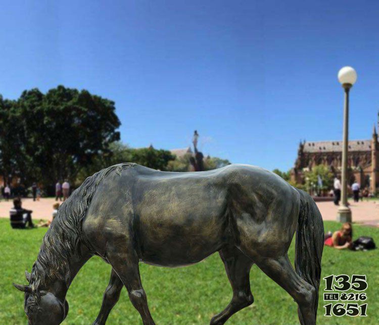 公園低頭馬玻璃鋼仿銅動(dòng)物雕塑 圖片