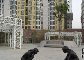 廣場玩游戲人物銅雕 