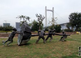 公園拿著大蓮蓬的小孩小品銅雕 蓮蓬雕塑浮雕喜鵲形態(tài)園林