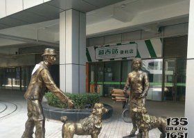 廣場銅雕遛狗人物雕塑 