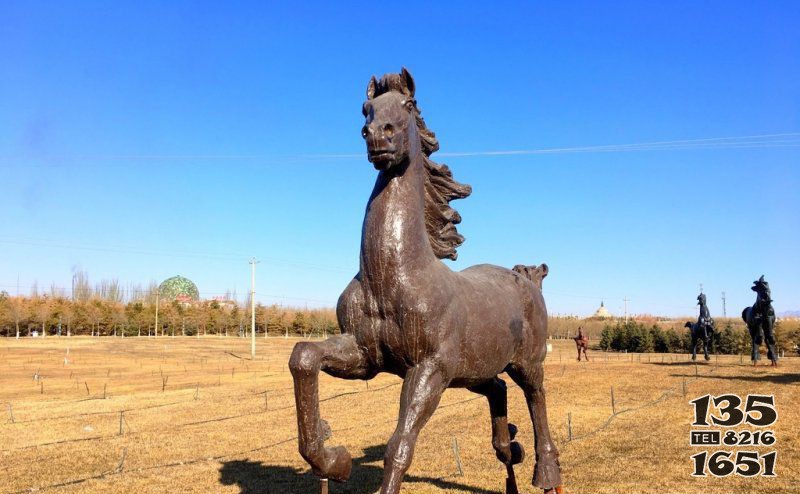 公園奔跑的馬動(dòng)物銅雕 圖片