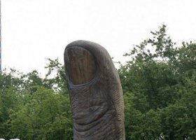 公園豎著的大拇指景觀銅雕 大拇指雕塑寓意巨型亨利摩爾