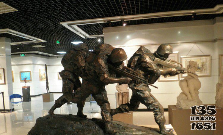 士兵突擊戰(zhàn)士銅雕 士兵雕塑人物少女辦公室鴿子圖片
