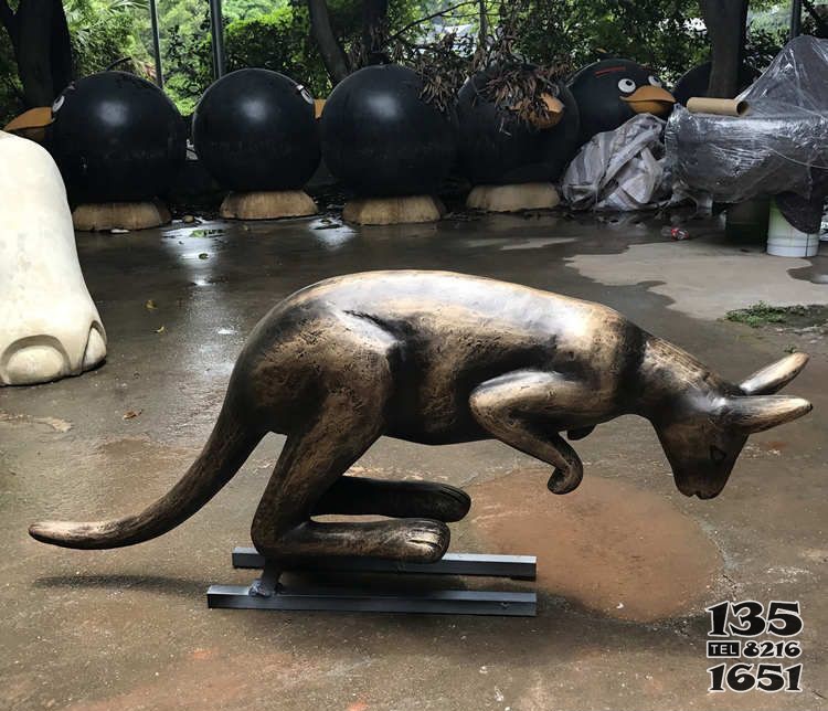 公園袋鼠動(dòng)物銅雕 袋鼠雕塑大全武器大袋鼠孔雀圖片