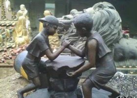銅雕公園玩游戲兒童雕塑 兒童雕塑手工秋千云朵票價(jià)