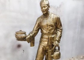 店小二端砂鍋人物銅雕 店小二雕塑人物廠家價(jià)格門(mén)口