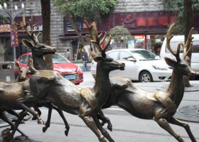 奔跑的梅花鹿街邊景觀銅雕 梅花鹿雕塑鏤空鹿群擺設(shè)代表