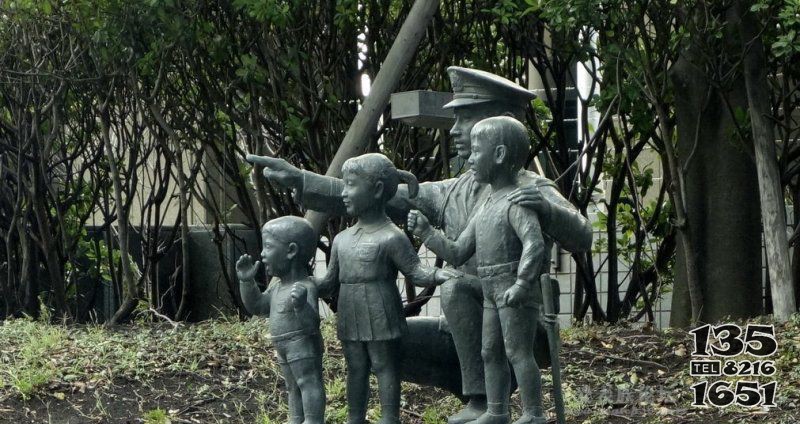 公園解放軍和小朋友人物銅雕 圖片