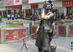 步行街吆喝著賣(mài)橙子的人物景觀銅雕 橙子雕塑卡通高清廠家擺件