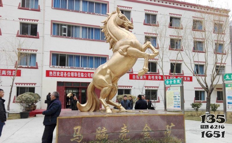 企業(yè)立馬動物銅雕 圖片