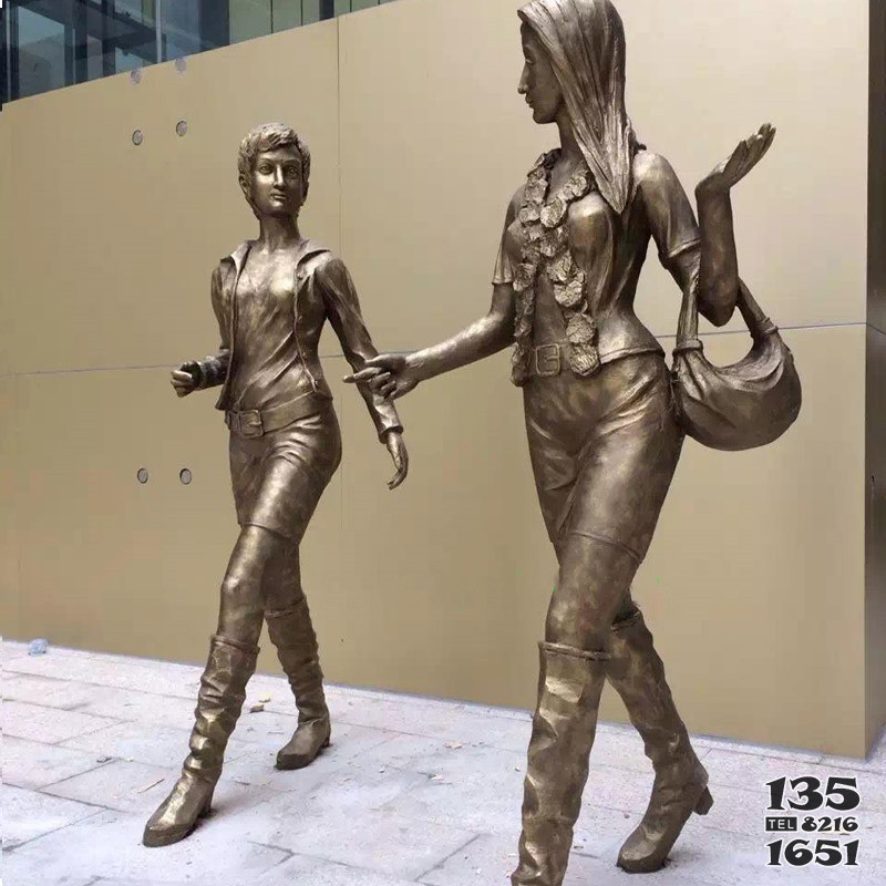 現(xiàn)代人物古鎮(zhèn)美女逛街銅雕雕塑敗家商家 美女雕塑文案古風(fēng)花盆時代圖片