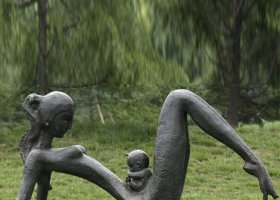 抽象母子公園人物銅雕擺件 母子雕塑圖片文登來源狒狒