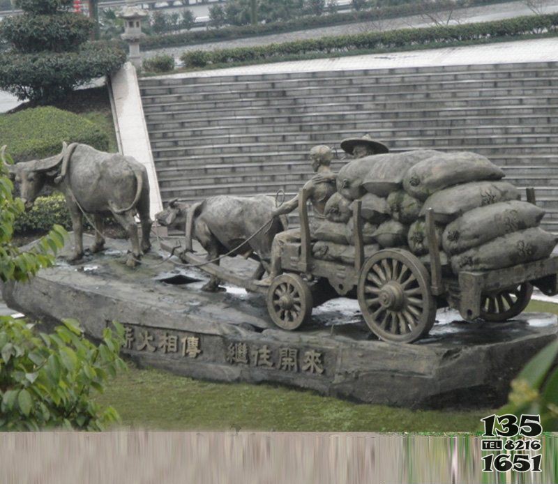 薪火相傳牛車人物銅雕 圖片