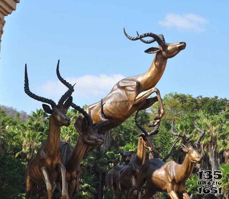 公園銅雕奔跑的羚羊 羚羊雕塑小學(xué)高清價(jià)格卡通圖片